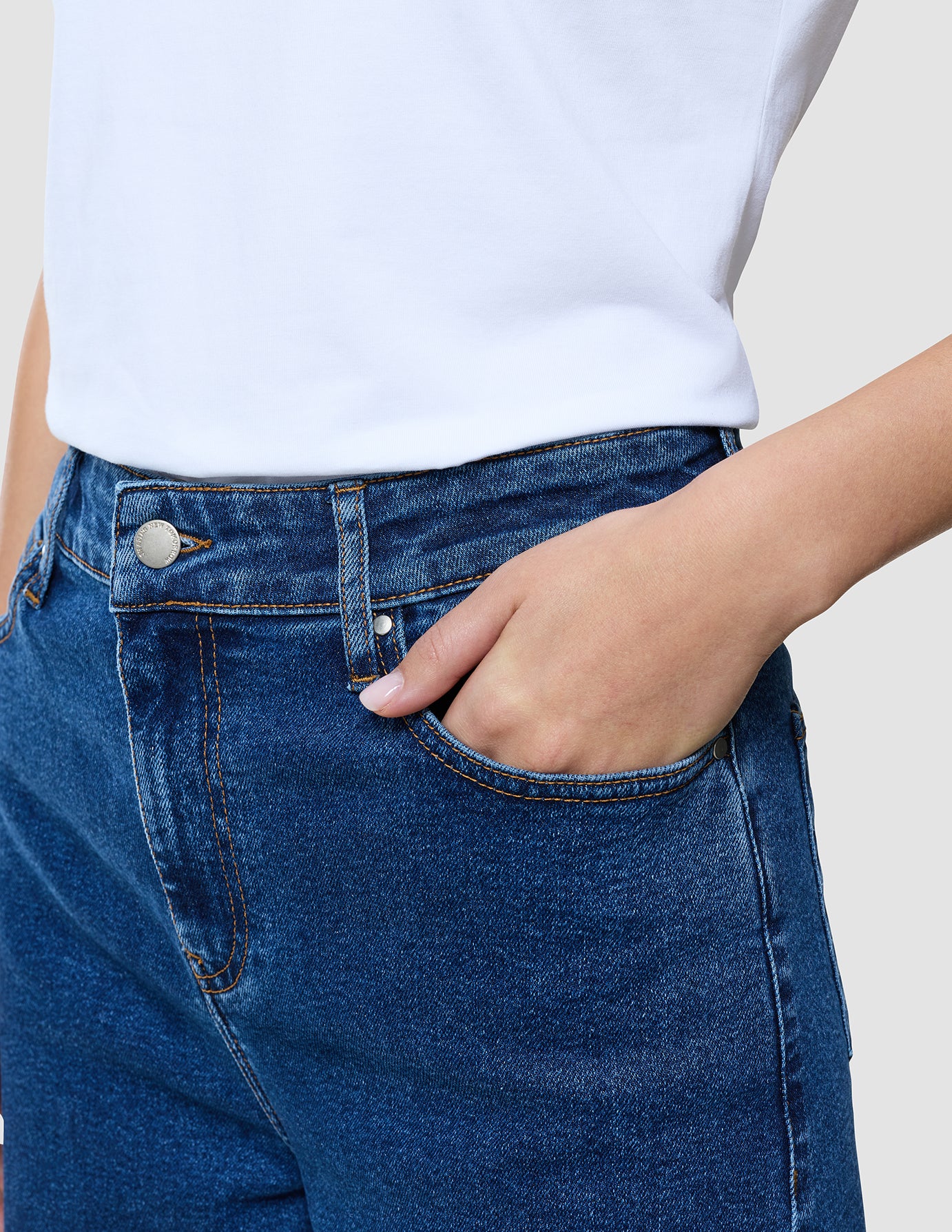 Women's Classic Jeans Relaxed Medium Blue